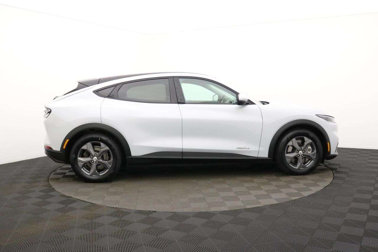 A 2022 FORD MUSTANG MACH-E Standard Range 70kWh SUV 5dr Electric Automatic (269 ps) Award Winning 5 St A 2022 FORD MUSTANG MACH-E Standard Range 70kWh SUV 5dr Electric Automatic (269 ps) Award Winning 5 St