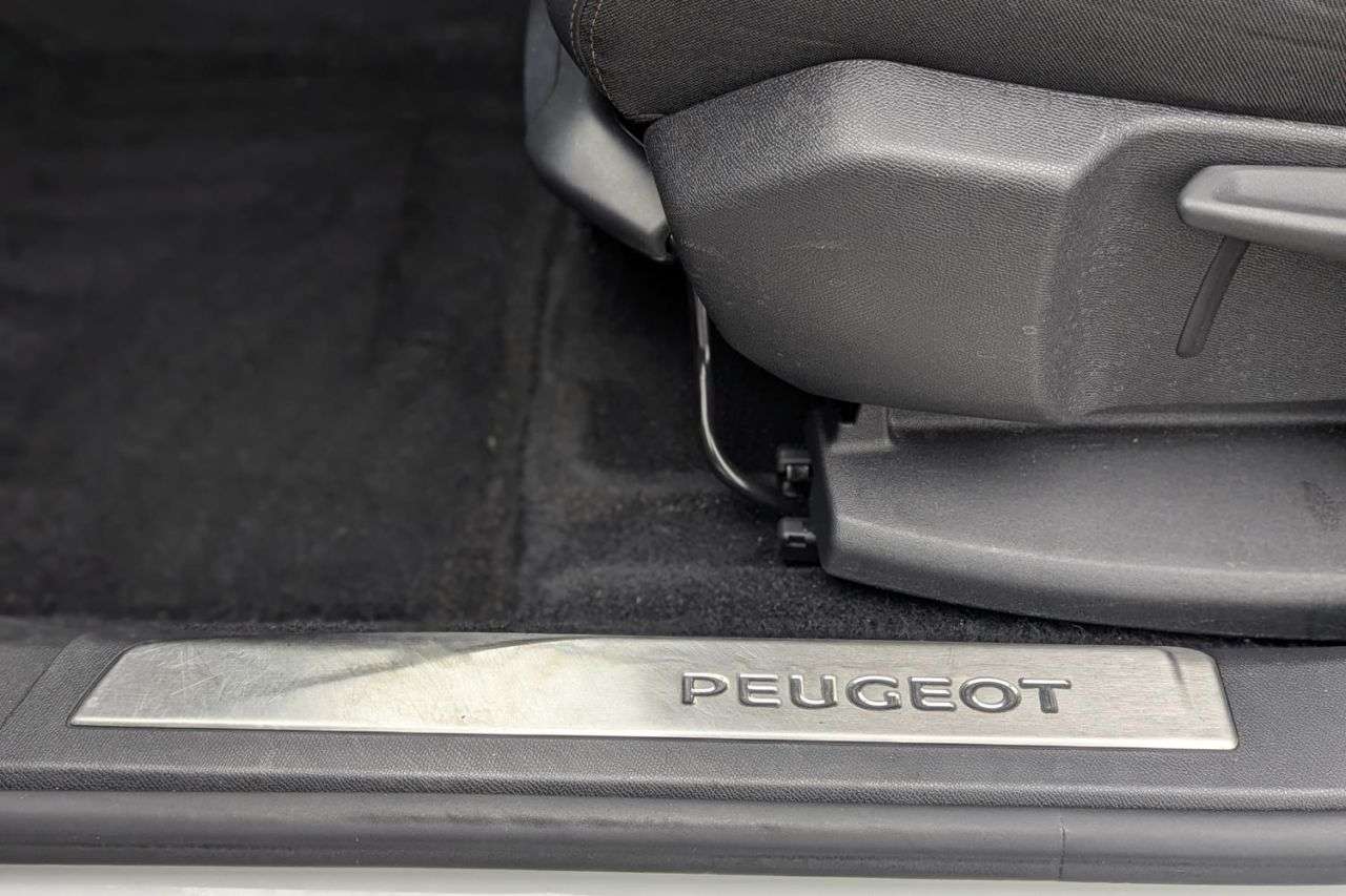 2023 PEUGEOT 5008 2023 PEUGEOT 5008