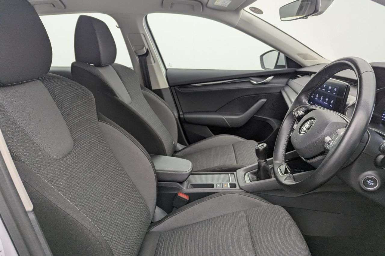 A 2021 SKODA OCTAVIA 1.0 TSI SE Technology Estate 5dr Petrol Manual Euro 6 (s/s) (110 ps) Award A 2021 SKODA OCTAVIA 1.0 TSI SE Technology Estate 5dr Petrol Manual Euro 6 (s/s) (110 ps) Award