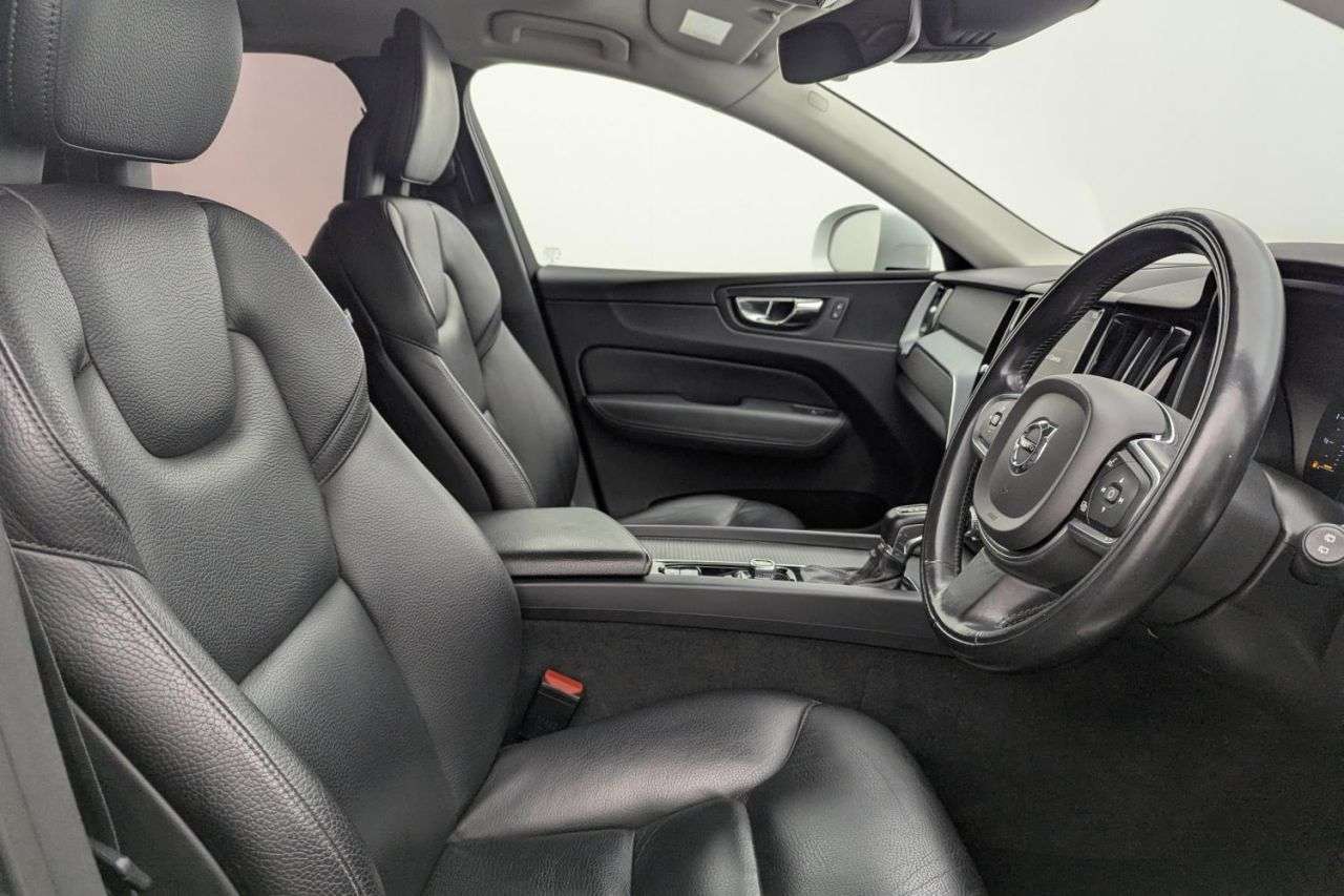 A 2017 VOLVO XC60 2.0 D4 Momentum Pro SUV 5dr Diesel Auto AWD Euro 6 (s/s) (190 ps) Award Win A 2017 VOLVO XC60 2.0 D4 Momentum Pro SUV 5dr Diesel Auto AWD Euro 6 (s/s) (190 ps) Award Win