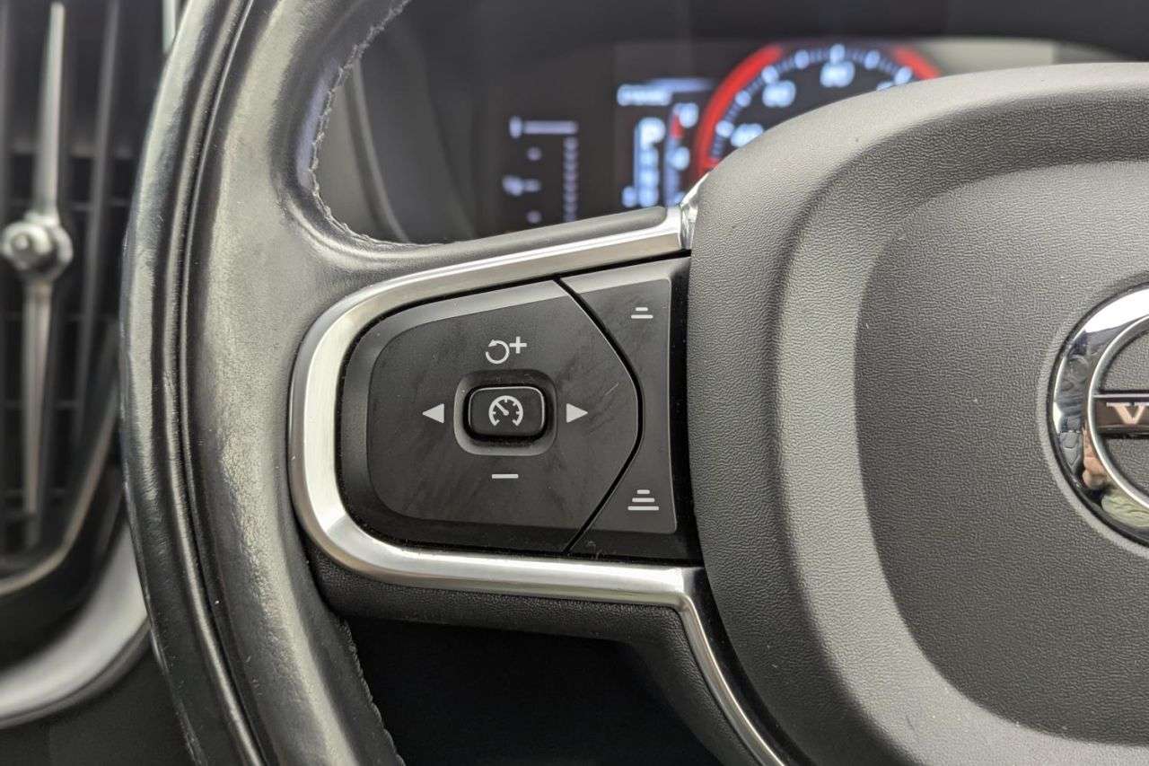 2017 VOLVO XC60 2017 VOLVO XC60