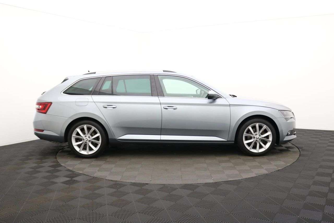 A 2016 SKODA SUPERB 2.0 TSI SE L Executive Estate 5dr Petrol DSG Euro 6 (s/s) (220 ps) Award Wi A 2016 SKODA SUPERB 2.0 TSI SE L Executive Estate 5dr Petrol DSG Euro 6 (s/s) (220 ps) Award Wi