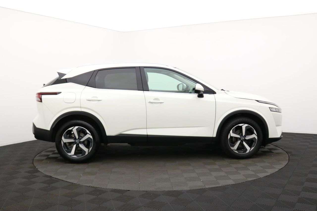 A 2022 NISSAN QASHQAI 1.3 DIG-T MHEV N-Connecta SUV 5dr Petrol Hybrid Manual Euro 6 (s/s) (140 ps A 2022 NISSAN QASHQAI 1.3 DIG-T MHEV N-Connecta SUV 5dr Petrol Hybrid Manual Euro 6 (s/s) (140 ps