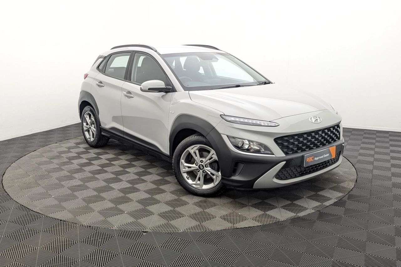 A 2022 HYUNDAI KONA 1.0 T-GDi MHEV SE Connect SUV 5dr Petrol Hybrid Manual Euro 6 (s/s) (120 ps A 2022 HYUNDAI KONA 1.0 T-GDi MHEV SE Connect SUV 5dr Petrol Hybrid Manual Euro 6 (s/s) (120 ps