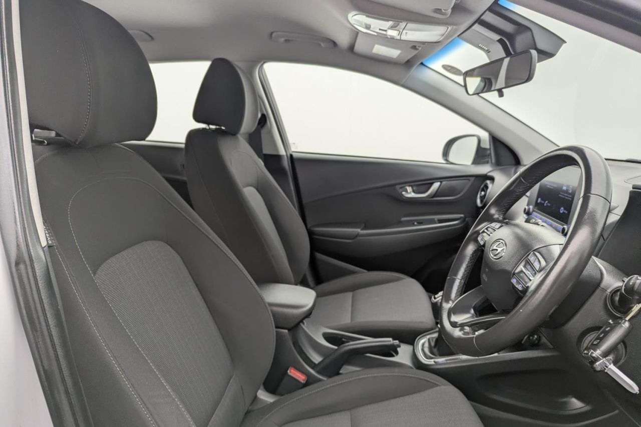 A 2022 HYUNDAI KONA 1.0 T-GDi MHEV SE Connect SUV 5dr Petrol Hybrid Manual Euro 6 (s/s) (120 ps A 2022 HYUNDAI KONA 1.0 T-GDi MHEV SE Connect SUV 5dr Petrol Hybrid Manual Euro 6 (s/s) (120 ps