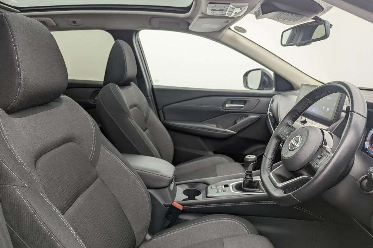 A 2022 NISSAN QASHQAI 1.3 DIG-T MHEV N-Connecta SUV 5dr Petrol Hybrid Manual Euro 6 (s/s) (140 ps A 2022 NISSAN QASHQAI 1.3 DIG-T MHEV N-Connecta SUV 5dr Petrol Hybrid Manual Euro 6 (s/s) (140 ps