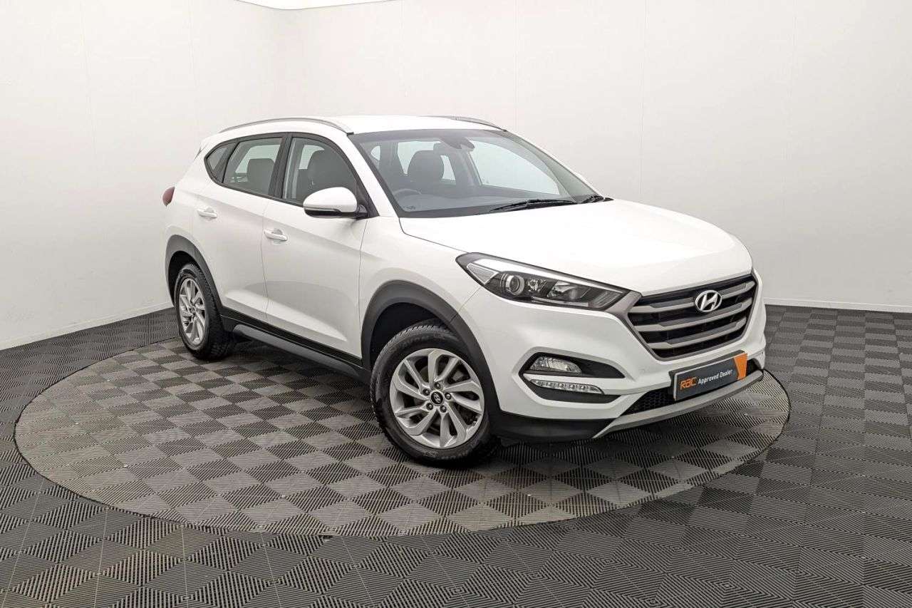 A 2018 HYUNDAI TUCSON 1.6 GDi Blue Drive SE SUV 5dr Petrol Manual Euro 6 (s/s) (132 ps) Award Win A 2018 HYUNDAI TUCSON 1.6 GDi Blue Drive SE SUV 5dr Petrol Manual Euro 6 (s/s) (132 ps) Award Win