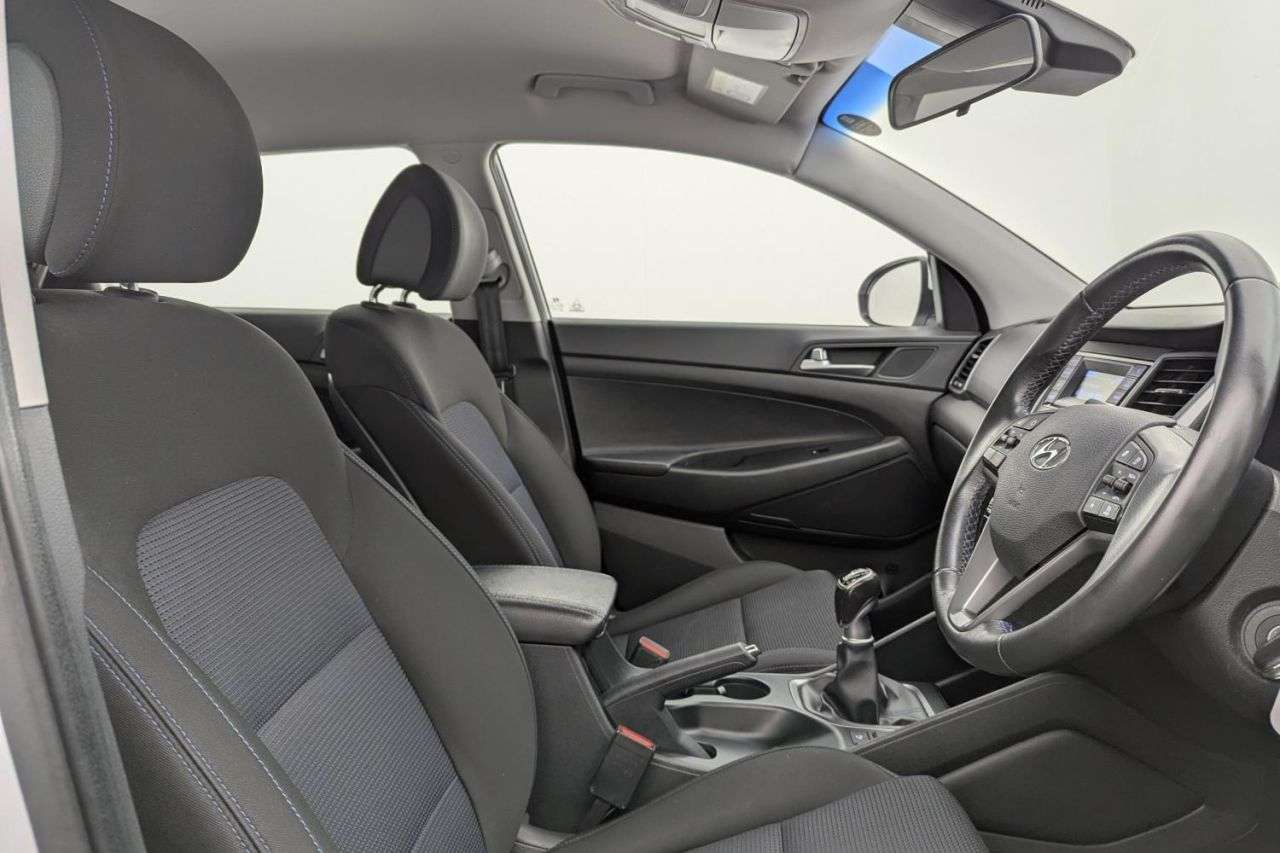 A 2018 HYUNDAI TUCSON 1.6 GDi Blue Drive SE SUV 5dr Petrol Manual Euro 6 (s/s) (132 ps) Award Win A 2018 HYUNDAI TUCSON 1.6 GDi Blue Drive SE SUV 5dr Petrol Manual Euro 6 (s/s) (132 ps) Award Win