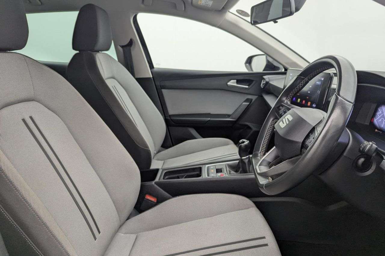 A 2021 SEAT LEON 1.0 TSI EVO SE Dynamic Hatchback 5dr Petrol Manual Euro 6 (s/s) (110 ps) Aw A 2021 SEAT LEON 1.0 TSI EVO SE Dynamic Hatchback 5dr Petrol Manual Euro 6 (s/s) (110 ps) Aw