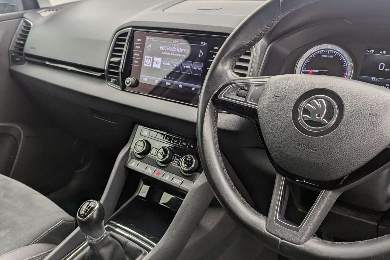 A 2019 SKODA KAROQ 1.6 TDI SE L SUV 5dr Diesel Manual Euro 6 (s/s) (115 ps) Award Winning 5 St A 2019 SKODA KAROQ 1.6 TDI SE L SUV 5dr Diesel Manual Euro 6 (s/s) (115 ps) Award Winning 5 St