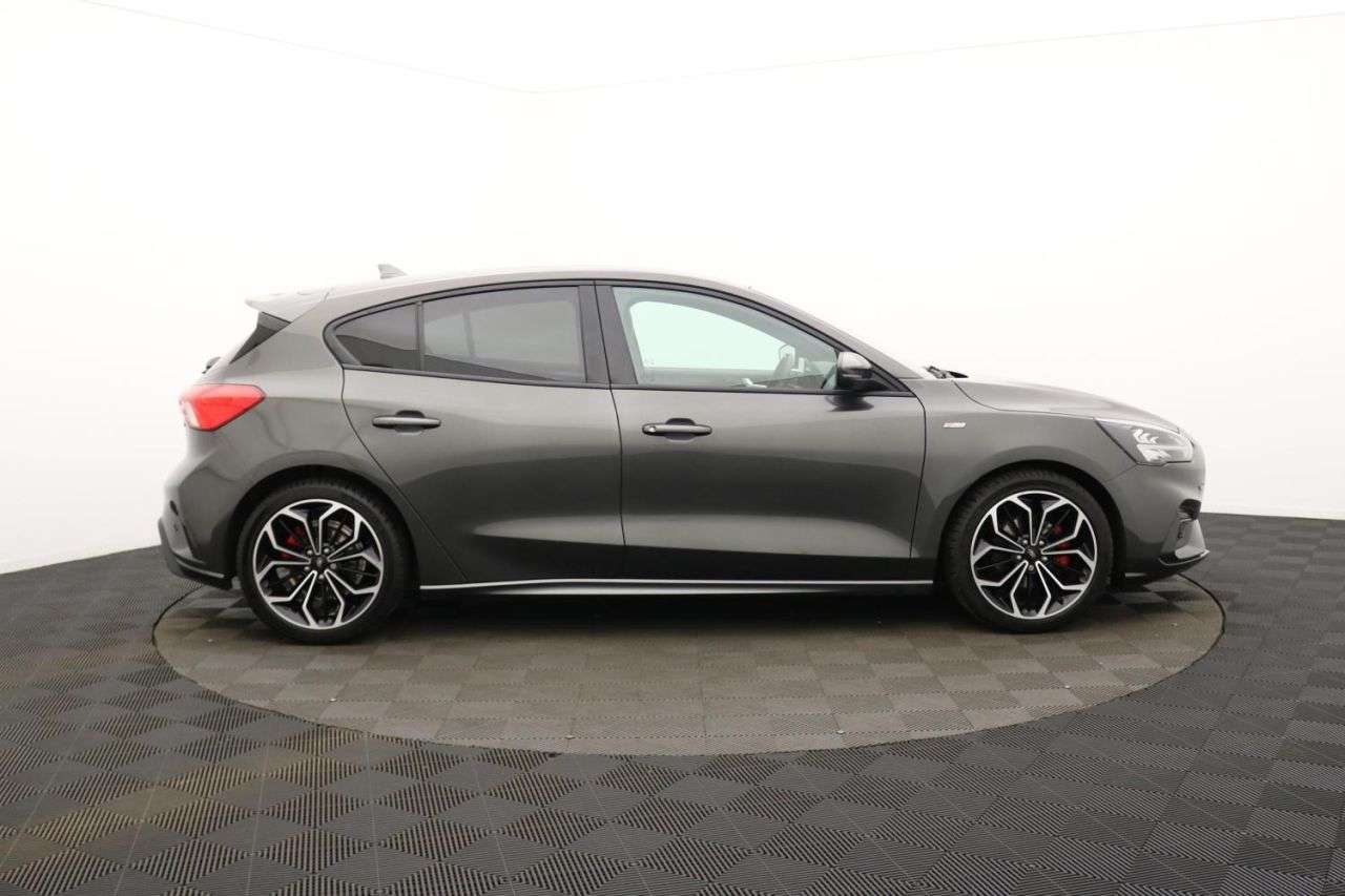 A 2021 FORD FOCUS 1.0T EcoBoost MHEV ST-Line X Edition Hatchback 5dr Petrol Manual Euro 6 (s/ A 2021 FORD FOCUS 1.0T EcoBoost MHEV ST-Line X Edition Hatchback 5dr Petrol Manual Euro 6 (s/
