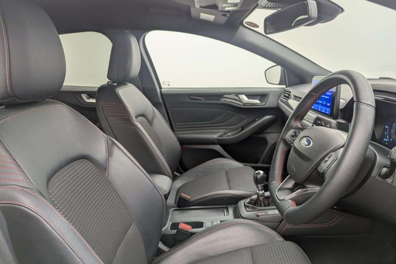 A 2021 FORD FOCUS 1.0T EcoBoost MHEV ST-Line X Edition Hatchback 5dr Petrol Manual Euro 6 (s/ A 2021 FORD FOCUS 1.0T EcoBoost MHEV ST-Line X Edition Hatchback 5dr Petrol Manual Euro 6 (s/