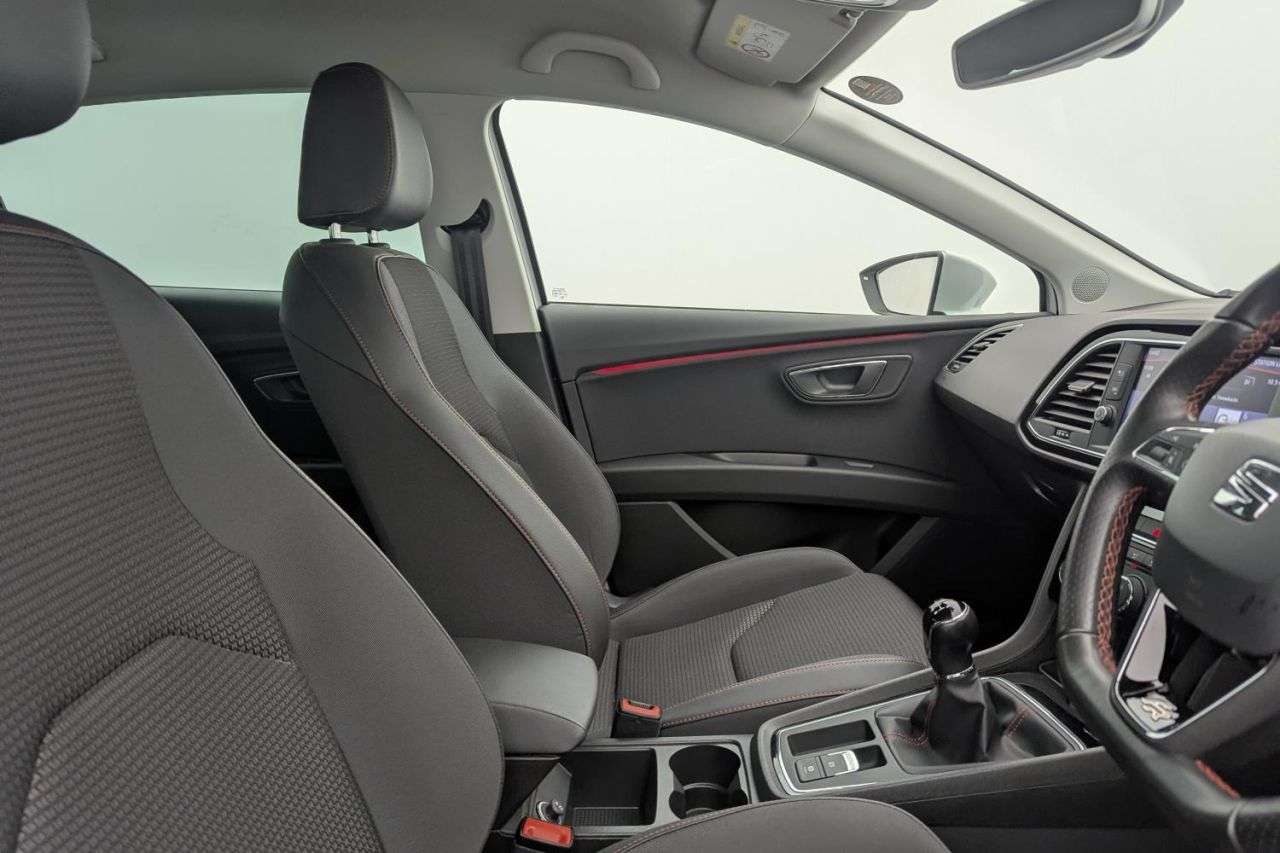 A 2020 SEAT LEON 1.5 TSI EVO FR Hatchback 5dr Petrol Manual Euro 6 (s/s) (130 ps) Award Winn A 2020 SEAT LEON 1.5 TSI EVO FR Hatchback 5dr Petrol Manual Euro 6 (s/s) (130 ps) Award Winn