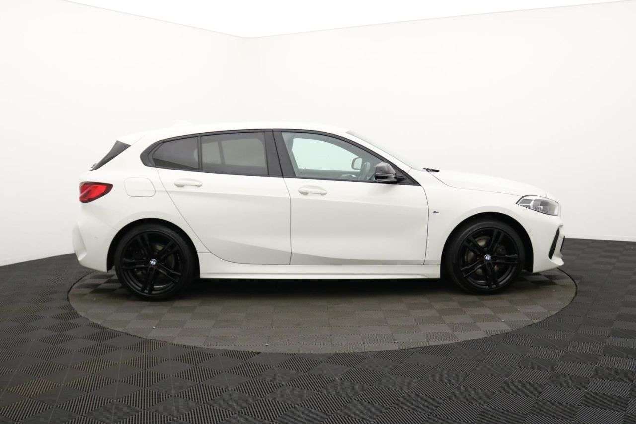 A 2019 BMW 1 SERIES 1.5 118i M Sport Hatchback 5dr Petrol Manual Euro 6 (s/s) (140 ps) Award Wi A 2019 BMW 1 SERIES 1.5 118i M Sport Hatchback 5dr Petrol Manual Euro 6 (s/s) (140 ps) Award Wi