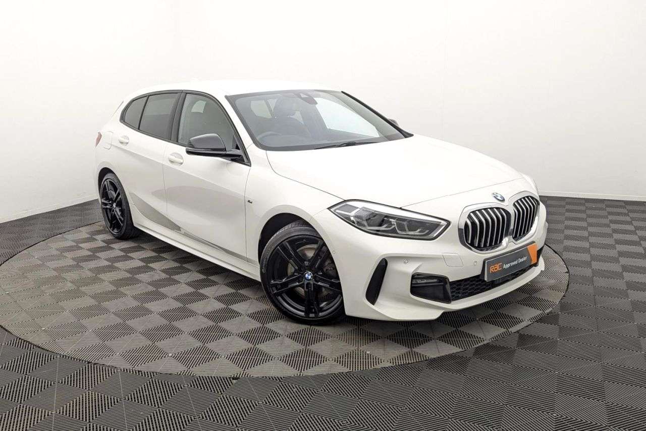 A 2019 BMW 1 SERIES 1.5 118i M Sport Hatchback 5dr Petrol Manual Euro 6 (s/s) (140 ps) Award Wi A 2019 BMW 1 SERIES 1.5 118i M Sport Hatchback 5dr Petrol Manual Euro 6 (s/s) (140 ps) Award Wi