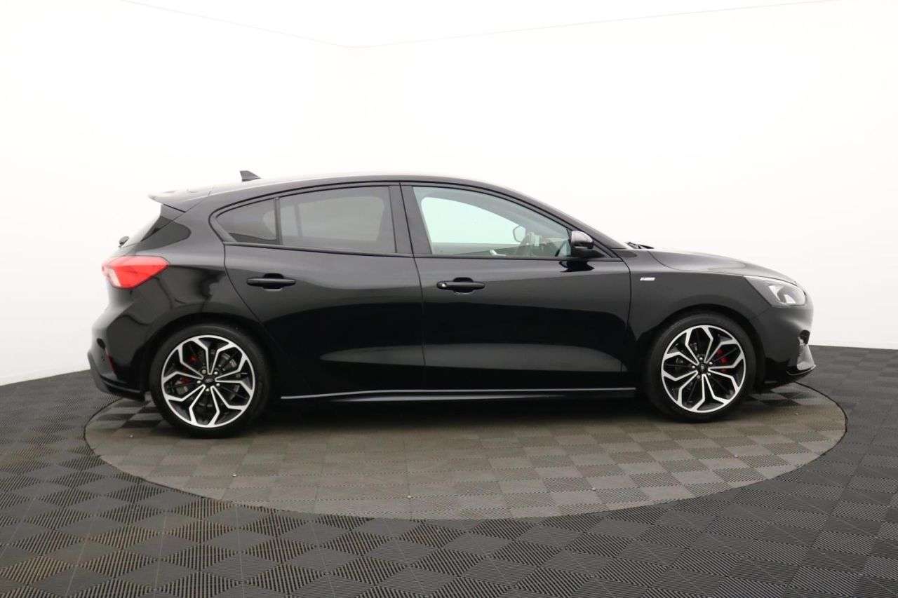 A 2019 FORD FOCUS 1.5T EcoBoost ST-Line X Hatchback 5dr Petrol Auto Euro 6 (s/s) (182 ps) Awa A 2019 FORD FOCUS 1.5T EcoBoost ST-Line X Hatchback 5dr Petrol Auto Euro 6 (s/s) (182 ps) Awa