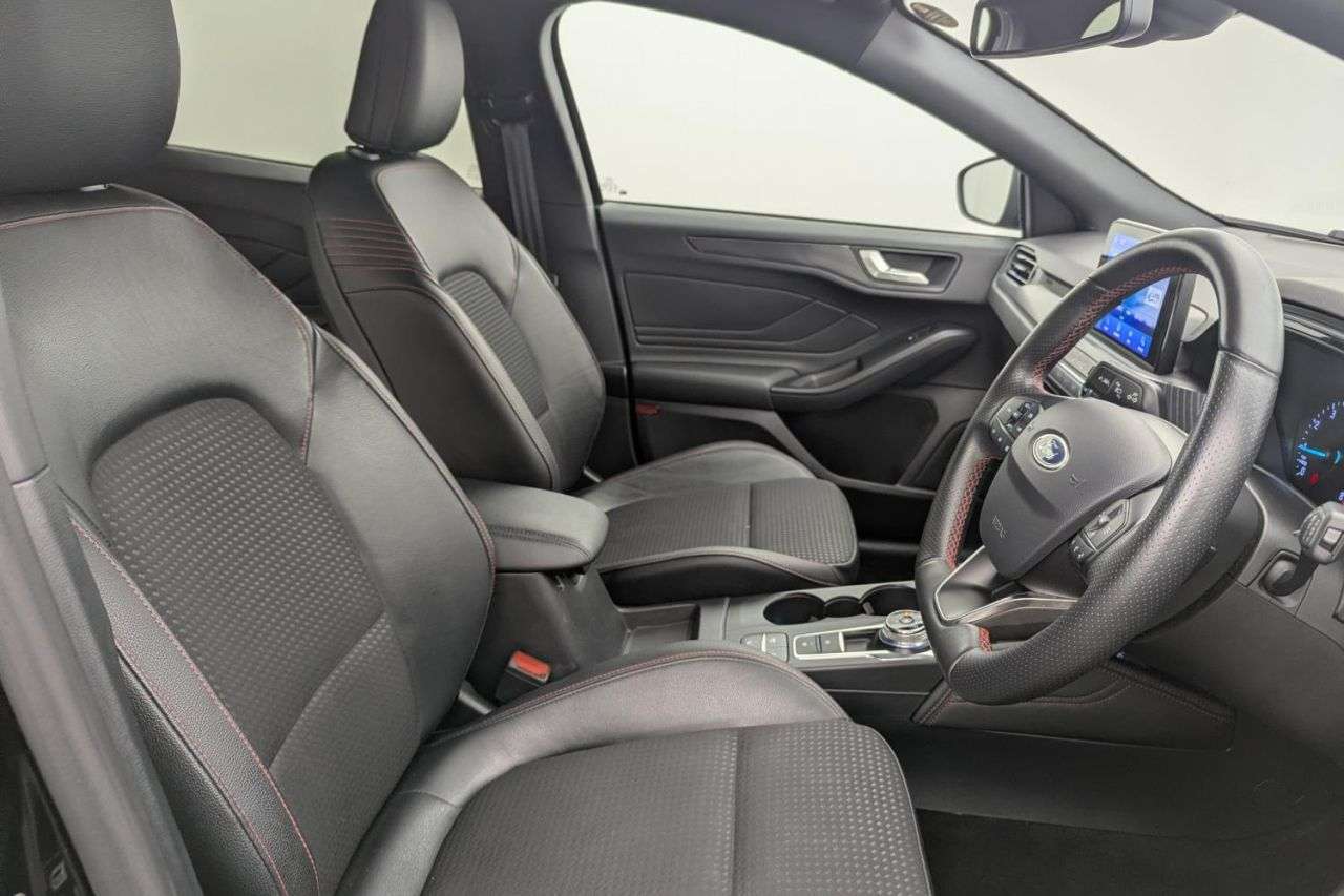 A 2019 FORD FOCUS 1.5T EcoBoost ST-Line X Hatchback 5dr Petrol Auto Euro 6 (s/s) (182 ps) Awa A 2019 FORD FOCUS 1.5T EcoBoost ST-Line X Hatchback 5dr Petrol Auto Euro 6 (s/s) (182 ps) Awa