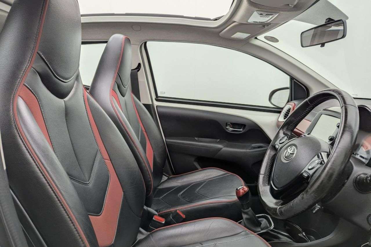 A 2017 TOYOTA AYGO 1.0 VVT-i x-claim Funroof 5dr Petrol Manual Euro 6 (68 ps) Award Winning 5 A 2017 TOYOTA AYGO 1.0 VVT-i x-claim Funroof 5dr Petrol Manual Euro 6 (68 ps) Award Winning 5