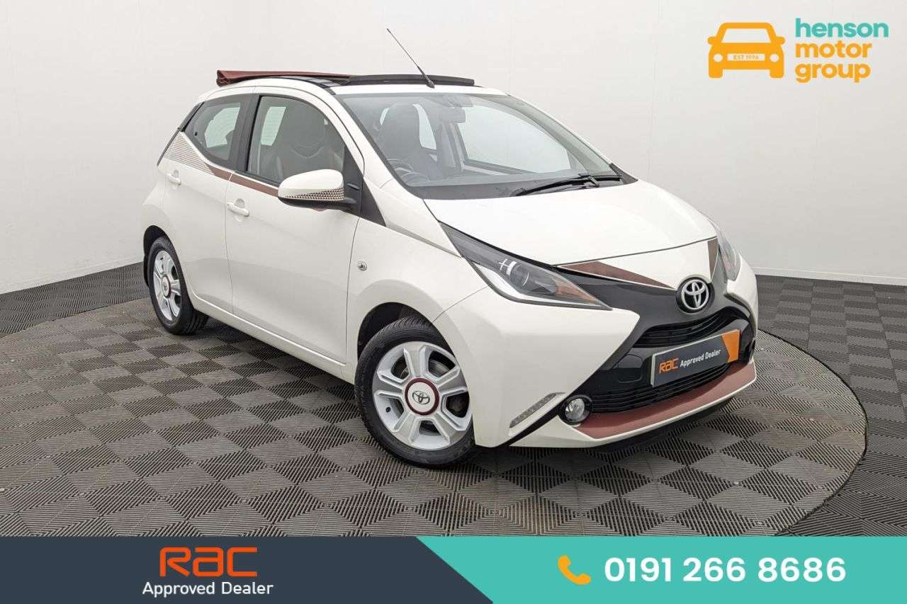 A 2017 TOYOTA AYGO 1.0 VVT-i x-claim Funroof 5dr Petrol Manual Euro 6 (68 ps) Award Winning 5 A 2017 TOYOTA AYGO 1.0 VVT-i x-claim Funroof 5dr Petrol Manual Euro 6 (68 ps) Award Winning 5