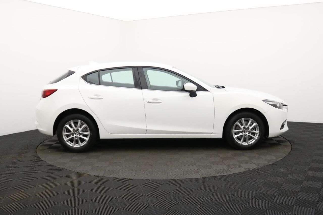 A 2017 MAZDA MAZDA3 2.0 SKYACTIV-G SE Nav Hatchback 5dr Petrol Manual Euro 6 (s/s) (121 ps) Awa A 2017 MAZDA MAZDA3 2.0 SKYACTIV-G SE Nav Hatchback 5dr Petrol Manual Euro 6 (s/s) (121 ps) Awa