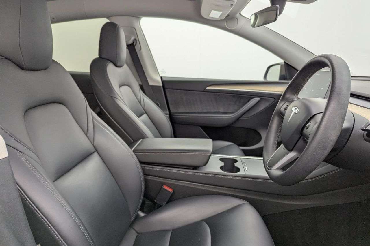 A 2022 TESLA MODEL Y (Dual Motor) Long Range SUV 5dr Electric Auto 4WDE (384 bhp) Award Winning A 2022 TESLA MODEL Y (Dual Motor) Long Range SUV 5dr Electric Auto 4WDE (384 bhp) Award Winning