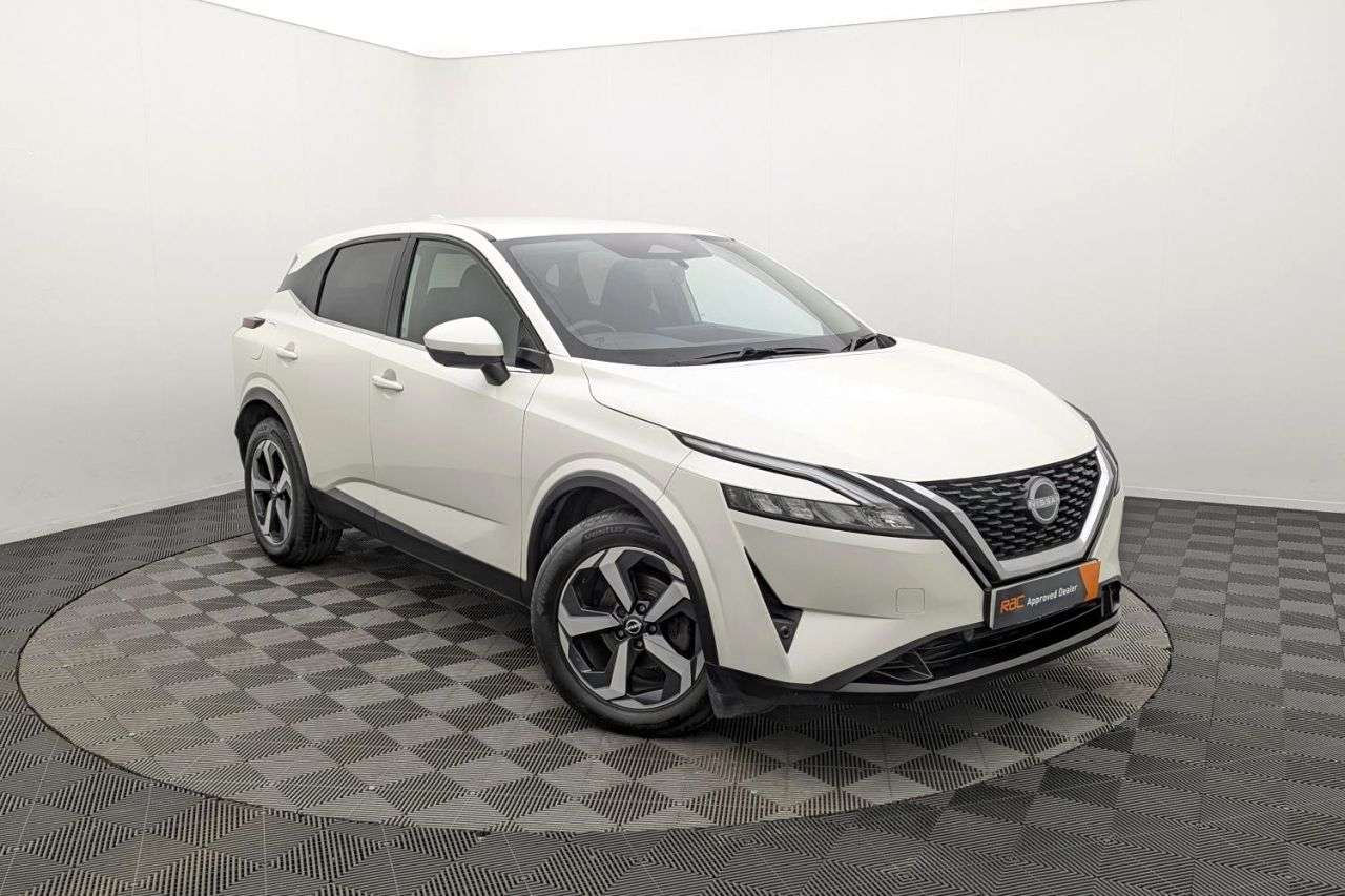 A 2022 NISSAN QASHQAI 1.3 DIG-T MHEV N-Connecta SUV 5dr Petrol Hybrid Manual Euro 6 (s/s) (140 ps A 2022 NISSAN QASHQAI 1.3 DIG-T MHEV N-Connecta SUV 5dr Petrol Hybrid Manual Euro 6 (s/s) (140 ps