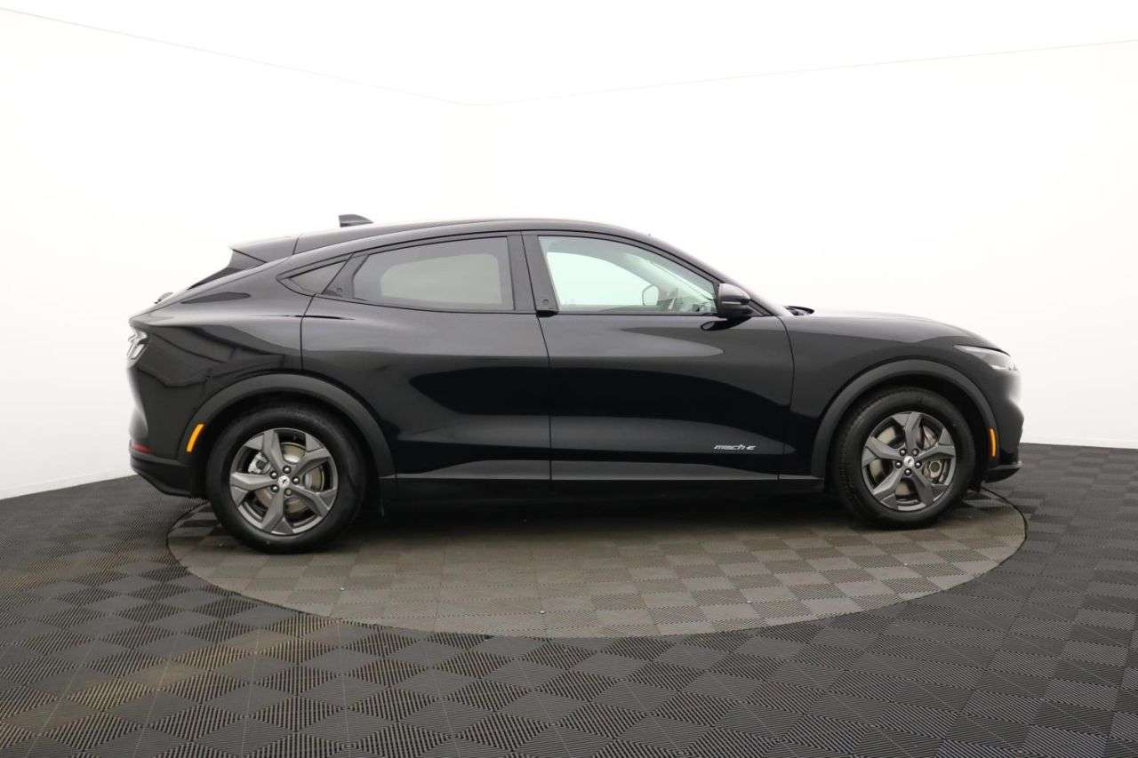 A 2021 FORD MUSTANG MACH-E Standard Range 70kWh SUV 5dr Electric Automatic (269 ps) Award Winning 5 St A 2021 FORD MUSTANG MACH-E Standard Range 70kWh SUV 5dr Electric Automatic (269 ps) Award Winning 5 St