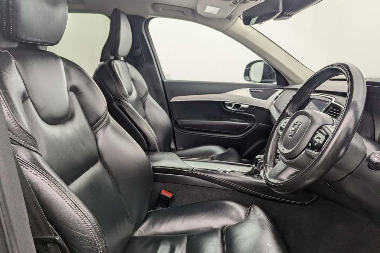 A 2019 VOLVO XC90 2.0 D5 PowerPulse Momentum Pro SUV 5dr Diesel Auto 4WD Euro 6 (s/s) (235 ps A 2019 VOLVO XC90 2.0 D5 PowerPulse Momentum Pro SUV 5dr Diesel Auto 4WD Euro 6 (s/s) (235 ps