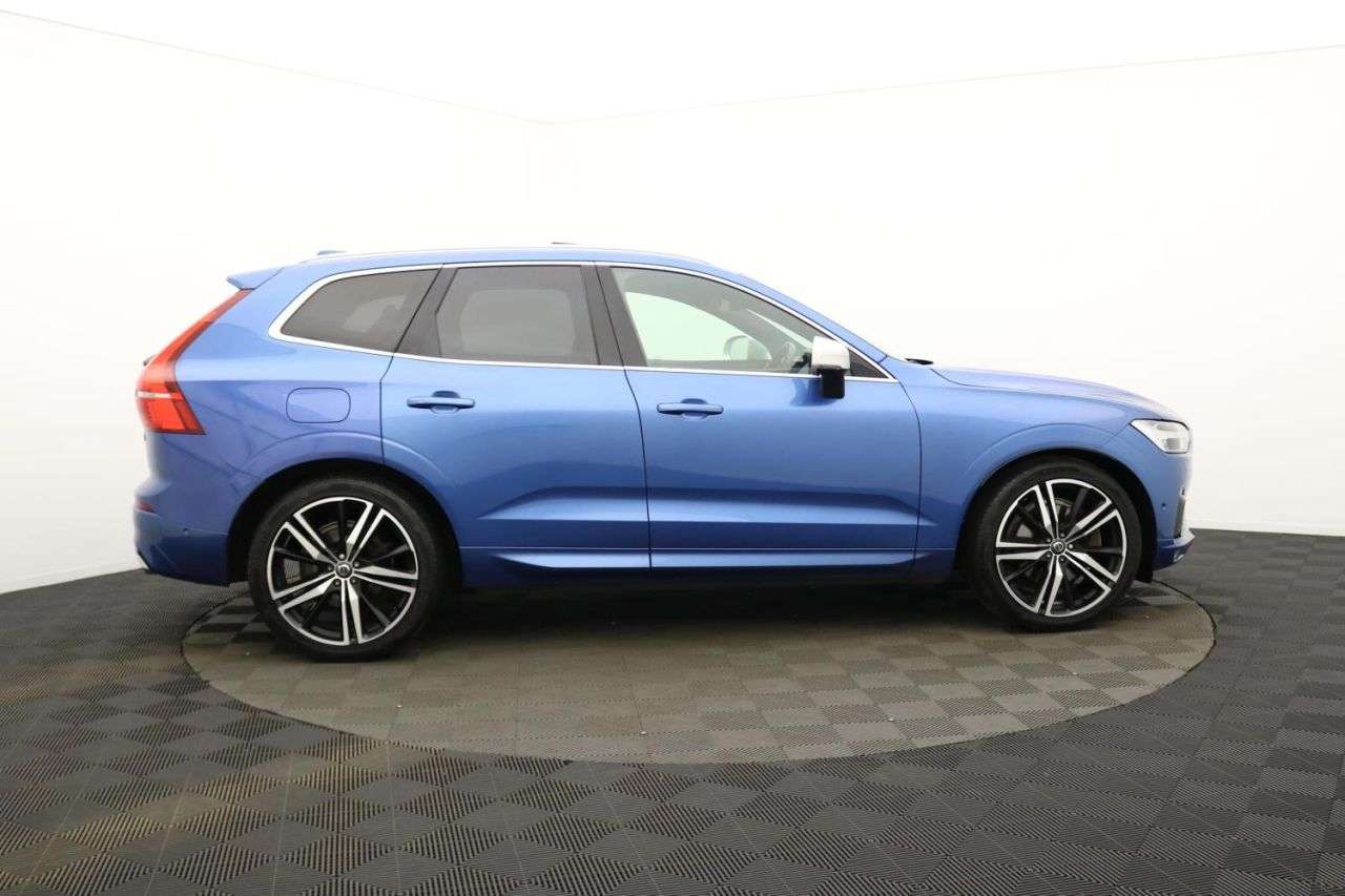 A 2018 VOLVO XC60 2.0 D5 PowerPulse R-Design Pro SUV 5dr Diesel Auto AWD Euro 6 (s/s) (235 ps A 2018 VOLVO XC60 2.0 D5 PowerPulse R-Design Pro SUV 5dr Diesel Auto AWD Euro 6 (s/s) (235 ps