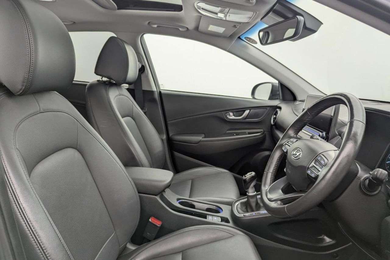 A 2023 HYUNDAI KONA 1.0 T-GDi MHEV Ultimate SUV 5dr Petrol Hybrid Manual Euro 6 (s/s) (120 ps) A 2023 HYUNDAI KONA 1.0 T-GDi MHEV Ultimate SUV 5dr Petrol Hybrid Manual Euro 6 (s/s) (120 ps)