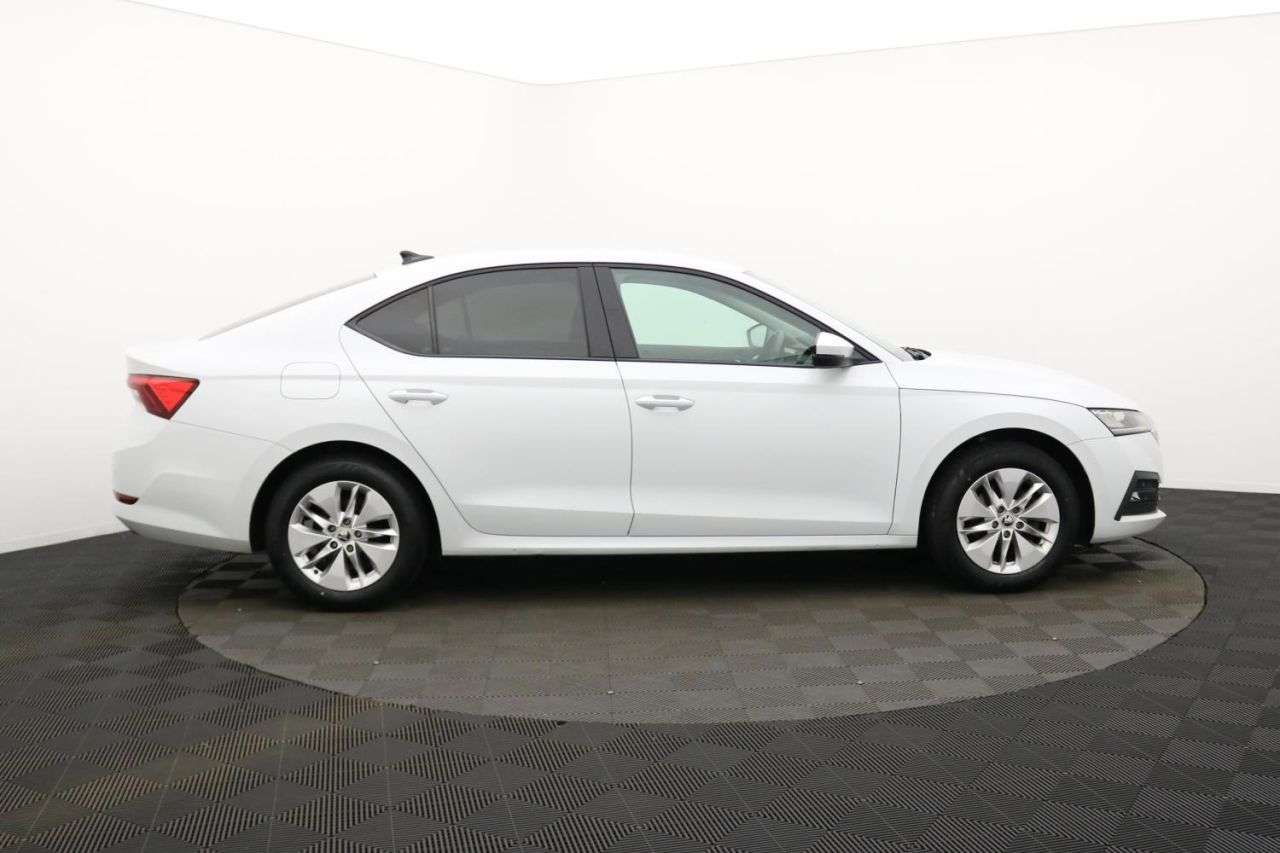 A 2020 SKODA OCTAVIA 1.5 TSI ACT SE Technology Hatchback 5dr Petrol Manual Euro 6 (s/s) (150 ps) A 2020 SKODA OCTAVIA 1.5 TSI ACT SE Technology Hatchback 5dr Petrol Manual Euro 6 (s/s) (150 ps)