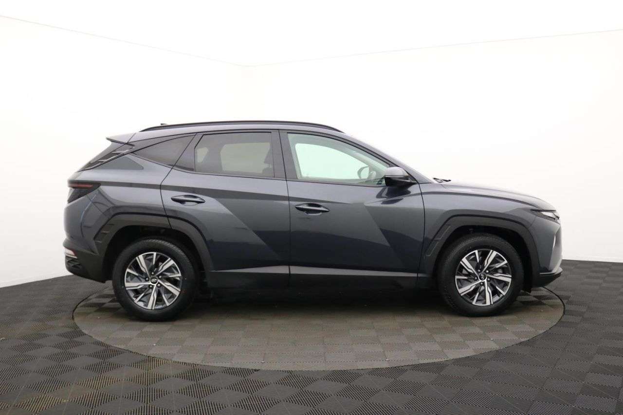 A 2023 HYUNDAI TUCSON 1.6 h T-GDi SE Connect SUV 5dr Petrol Hybrid Auto Euro 6 (s/s) (230 ps) Awa A 2023 HYUNDAI TUCSON 1.6 h T-GDi SE Connect SUV 5dr Petrol Hybrid Auto Euro 6 (s/s) (230 ps) Awa