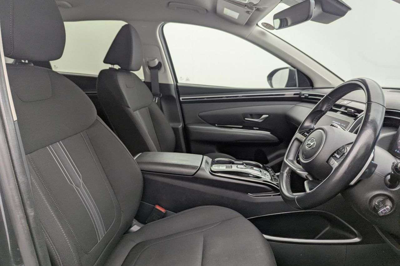 A 2023 HYUNDAI TUCSON 1.6 h T-GDi SE Connect SUV 5dr Petrol Hybrid Auto Euro 6 (s/s) (230 ps) Awa A 2023 HYUNDAI TUCSON 1.6 h T-GDi SE Connect SUV 5dr Petrol Hybrid Auto Euro 6 (s/s) (230 ps) Awa