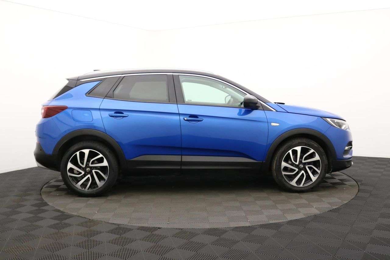A 2018 VAUXHALL GRANDLAND X 1.2 Turbo Elite Nav SUV 5dr Petrol Manual Euro 6 (s/s) (130 ps) Award Winni A 2018 VAUXHALL GRANDLAND X 1.2 Turbo Elite Nav SUV 5dr Petrol Manual Euro 6 (s/s) (130 ps) Award Winni
