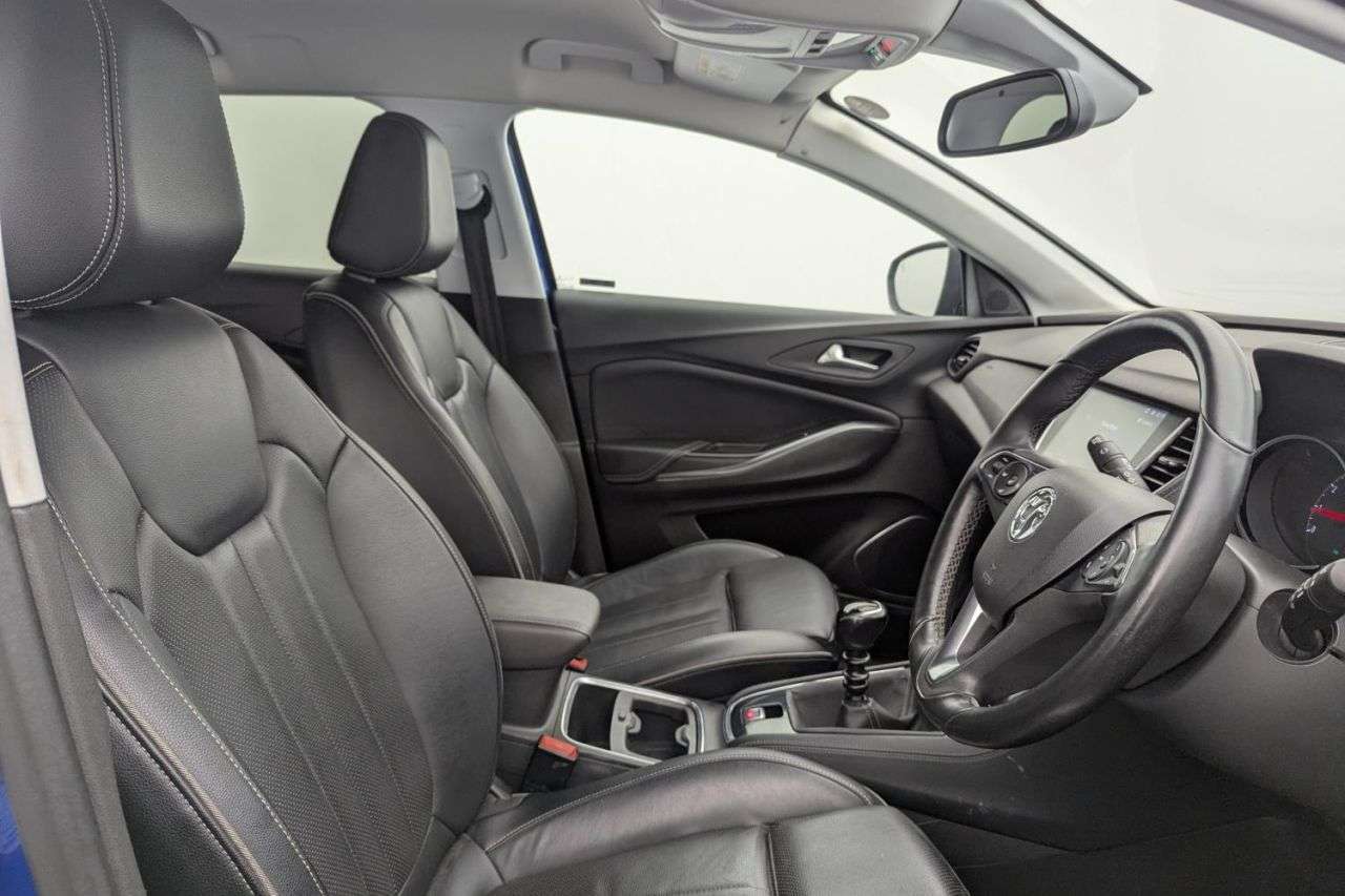 A 2018 VAUXHALL GRANDLAND X 1.2 Turbo Elite Nav SUV 5dr Petrol Manual Euro 6 (s/s) (130 ps) Award Winni A 2018 VAUXHALL GRANDLAND X 1.2 Turbo Elite Nav SUV 5dr Petrol Manual Euro 6 (s/s) (130 ps) Award Winni