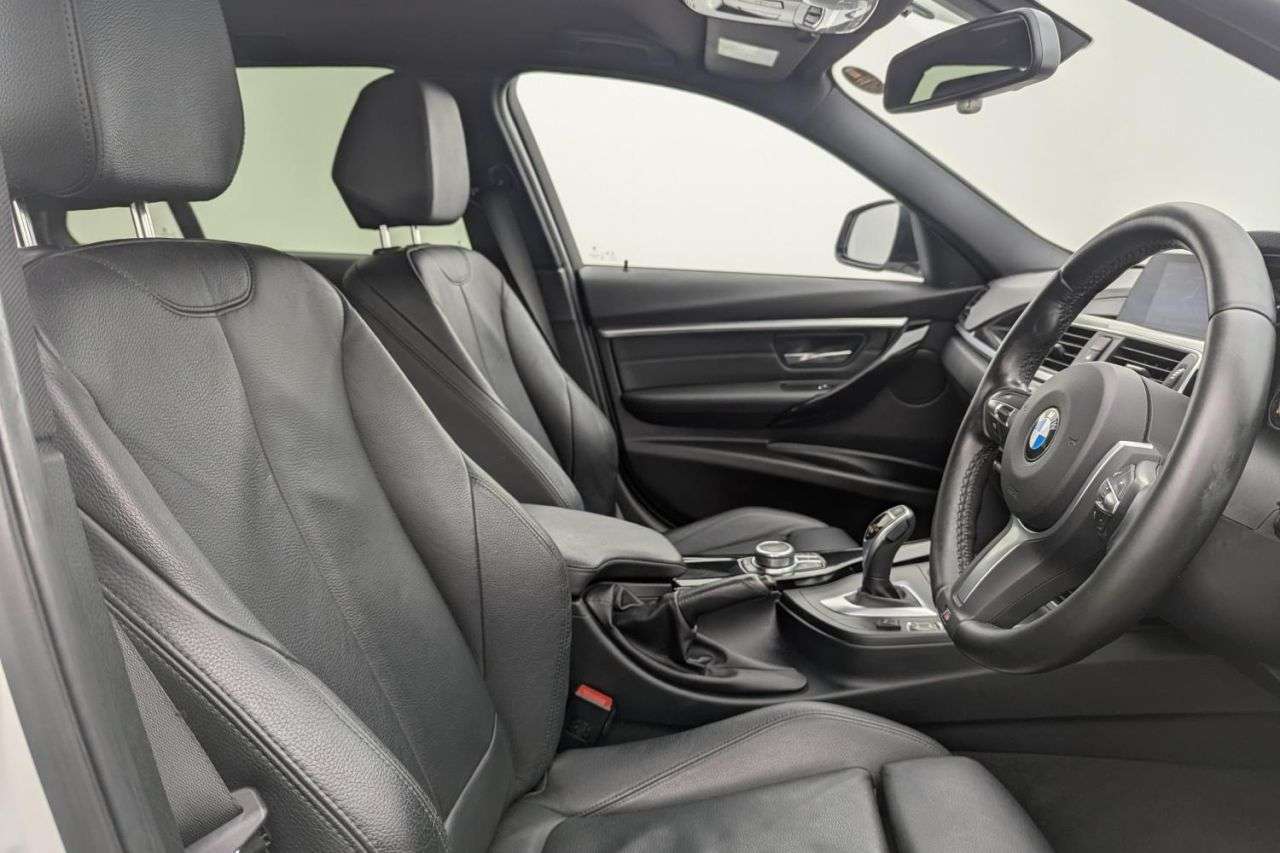 A 2018 BMW 3 SERIES 2.0 320i M Sport Touring 5dr Petrol Auto Euro 6 (s/s) (184 ps) Award Winnin A 2018 BMW 3 SERIES 2.0 320i M Sport Touring 5dr Petrol Auto Euro 6 (s/s) (184 ps) Award Winnin