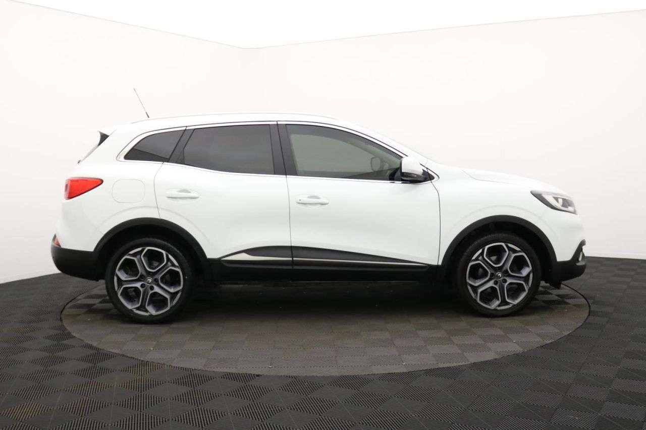 A 2018 RENAULT KADJAR 1.3 TCe Dynamique S Nav SUV 5dr Petrol Manual Euro 6 (s/s) (140 ps) Award W A 2018 RENAULT KADJAR 1.3 TCe Dynamique S Nav SUV 5dr Petrol Manual Euro 6 (s/s) (140 ps) Award W