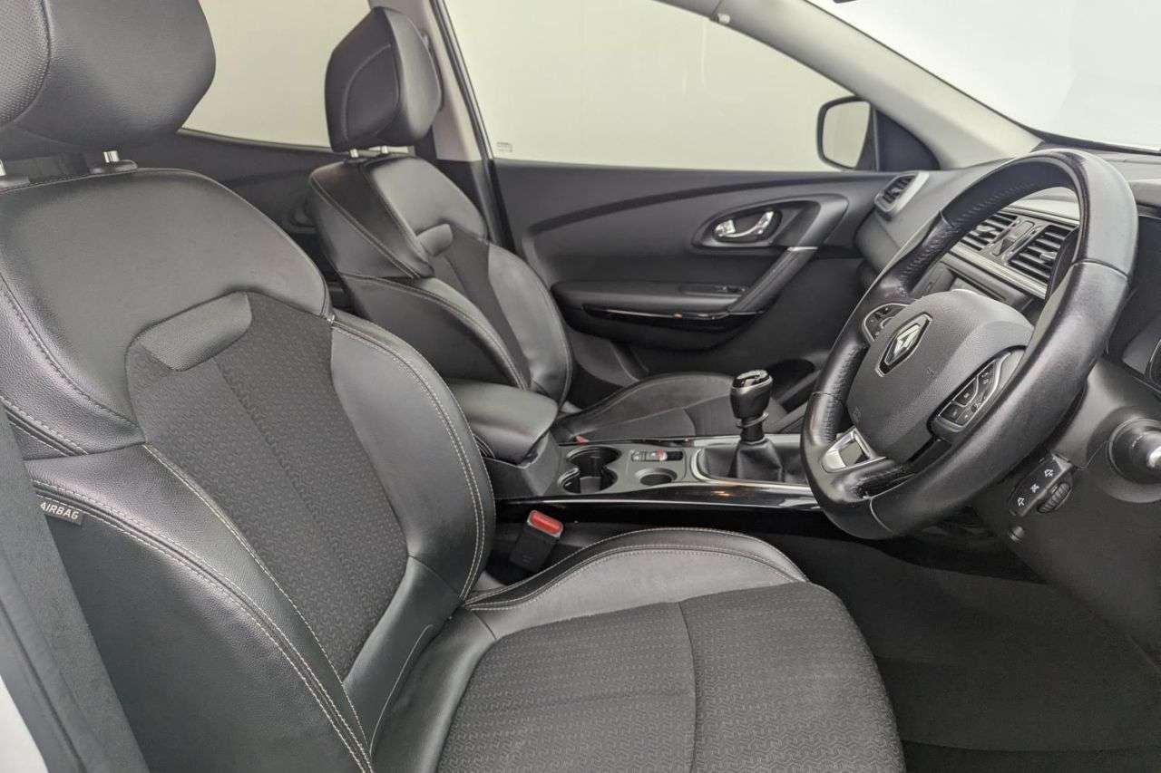 A 2018 RENAULT KADJAR 1.3 TCe Dynamique S Nav SUV 5dr Petrol Manual Euro 6 (s/s) (140 ps) Award W A 2018 RENAULT KADJAR 1.3 TCe Dynamique S Nav SUV 5dr Petrol Manual Euro 6 (s/s) (140 ps) Award W