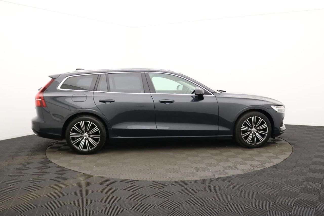 A 2018 VOLVO V60 2.0 D4 Inscription Estate 5dr Diesel Auto Euro 6 (s/s) (190 ps) Award Winni A 2018 VOLVO V60 2.0 D4 Inscription Estate 5dr Diesel Auto Euro 6 (s/s) (190 ps) Award Winni