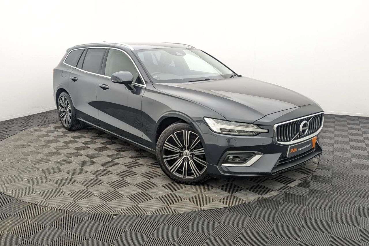 A 2018 VOLVO V60 2.0 D4 Inscription Estate 5dr Diesel Auto Euro 6 (s/s) (190 ps) Award Winni A 2018 VOLVO V60 2.0 D4 Inscription Estate 5dr Diesel Auto Euro 6 (s/s) (190 ps) Award Winni