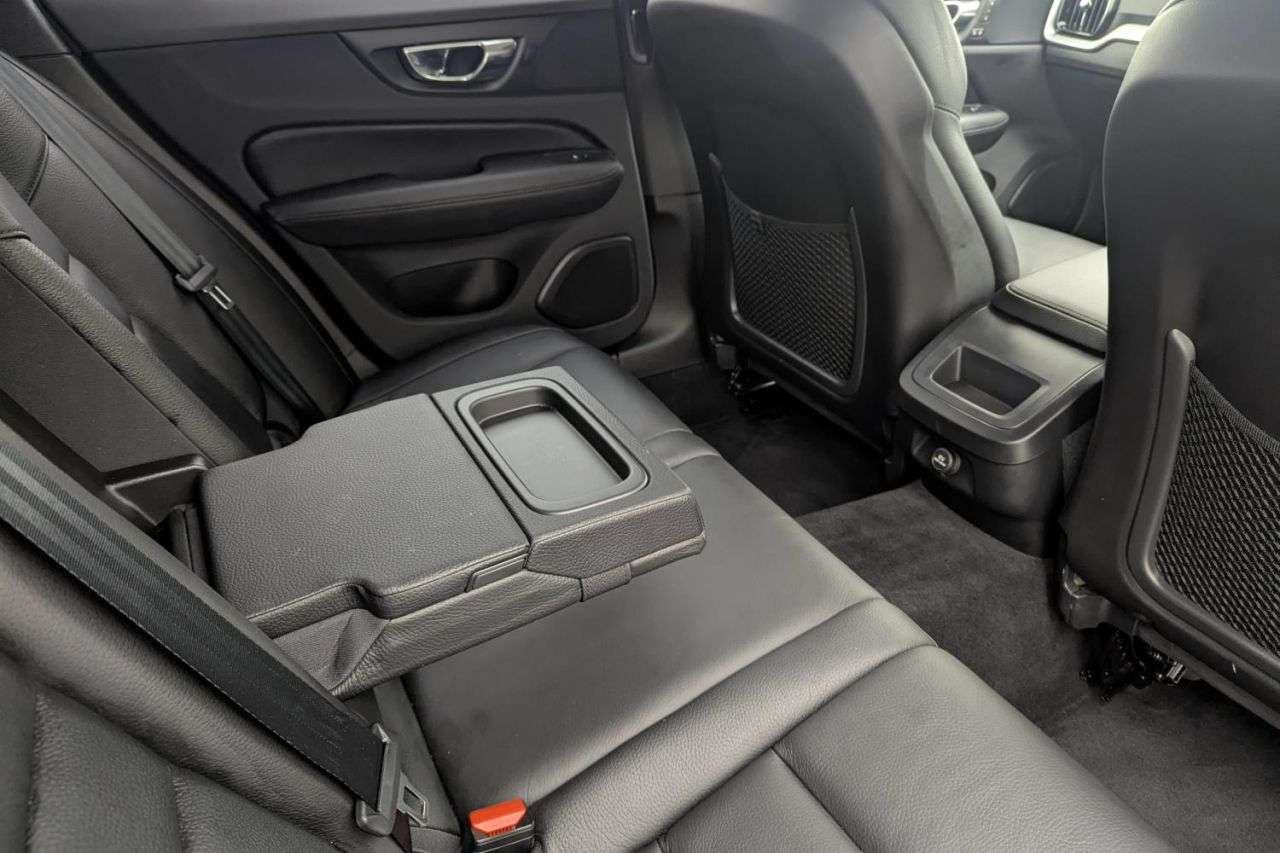 2018 VOLVO V60 2018 VOLVO V60