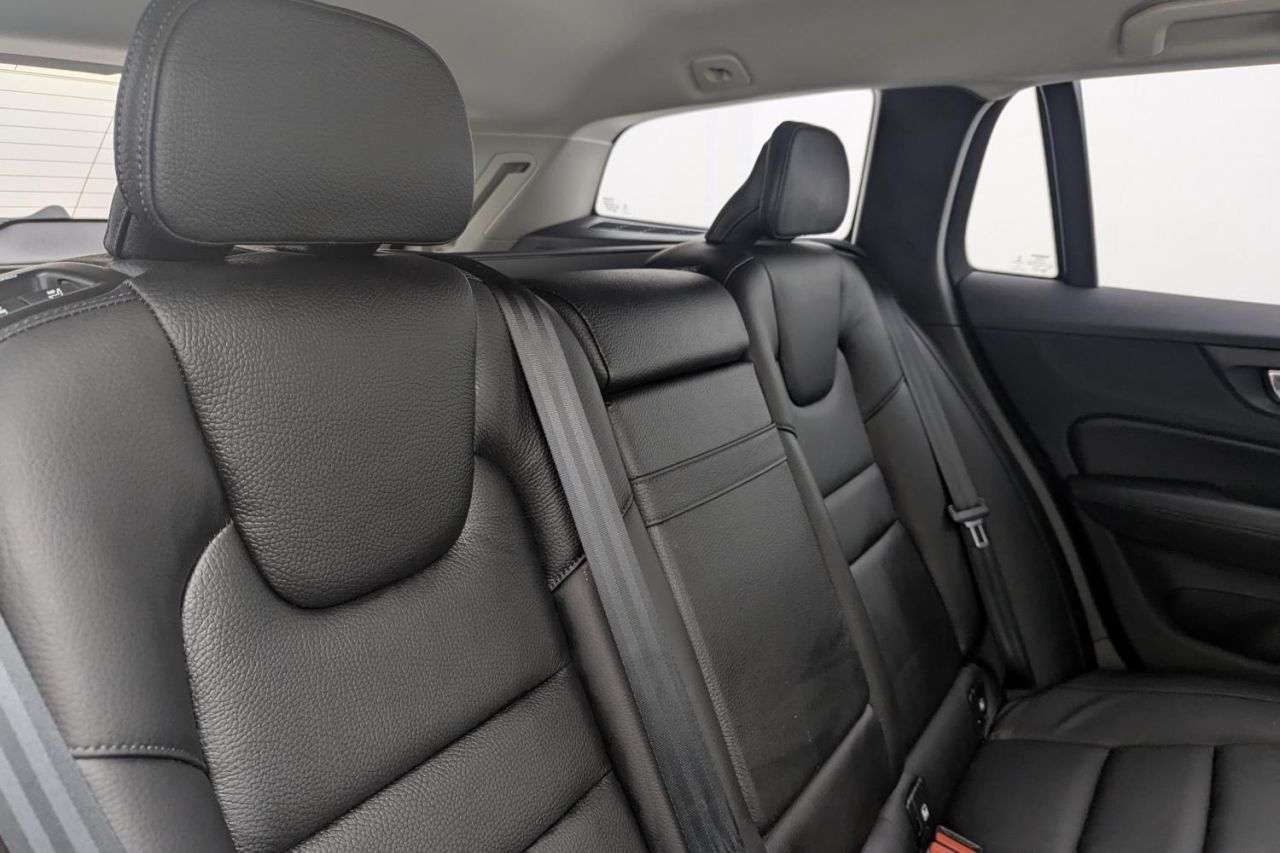 2018 VOLVO V60 2018 VOLVO V60