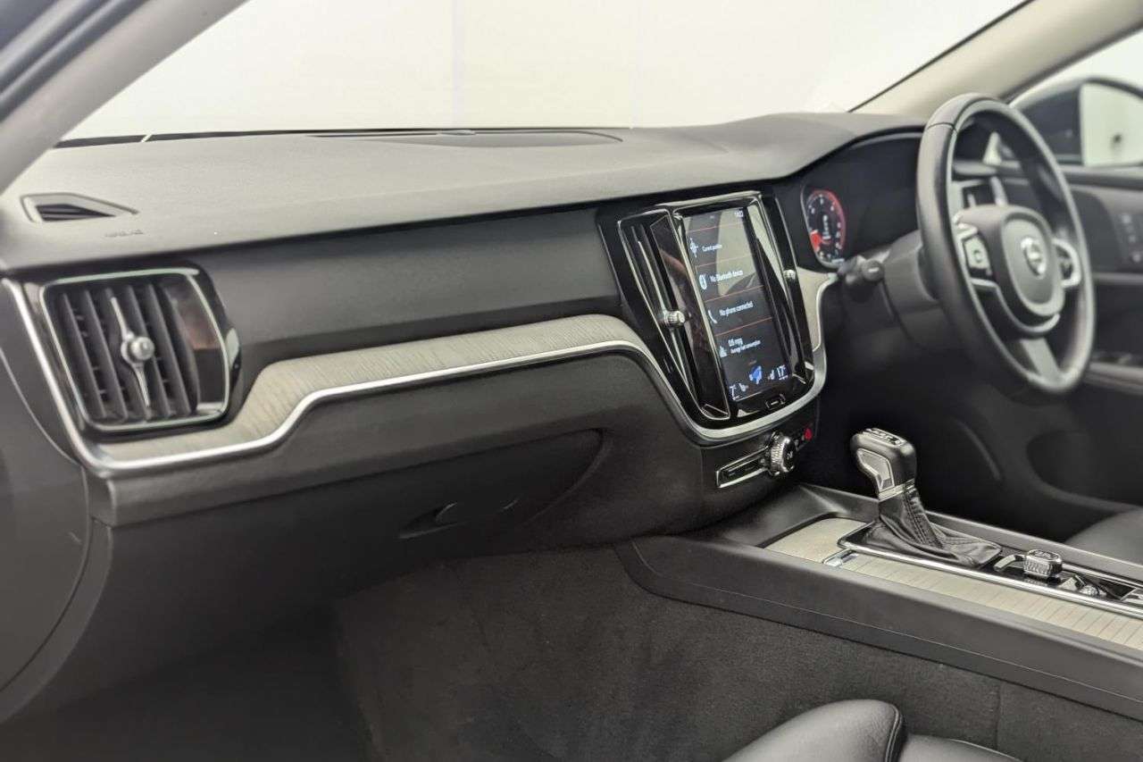 2018 VOLVO V60 2018 VOLVO V60