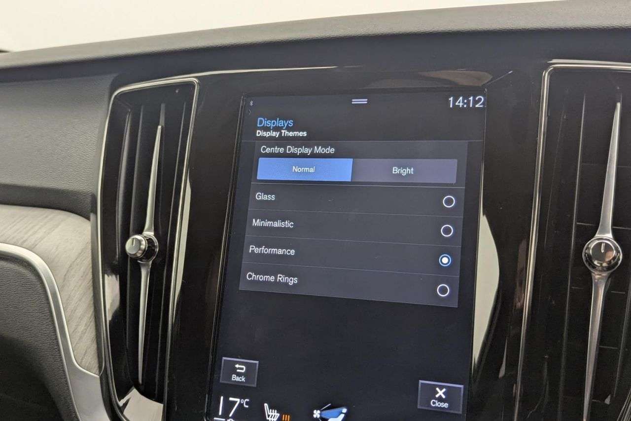 2018 VOLVO V60 2018 VOLVO V60