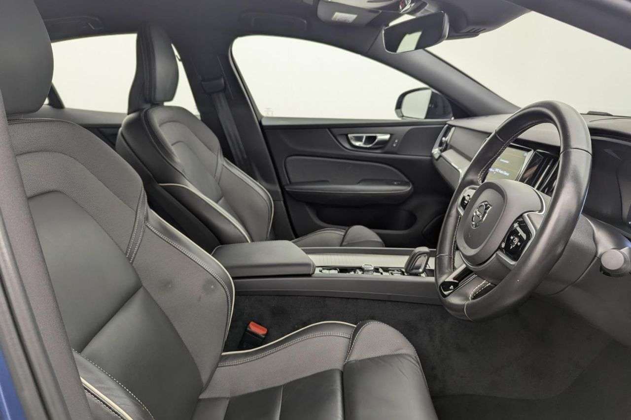 A 2021 VOLVO S60 2.0 B5 MHEV R-Design Saloon 4dr Petrol Hybrid Auto Euro 6 (s/s) (250 ps) Aw A 2021 VOLVO S60 2.0 B5 MHEV R-Design Saloon 4dr Petrol Hybrid Auto Euro 6 (s/s) (250 ps) Aw