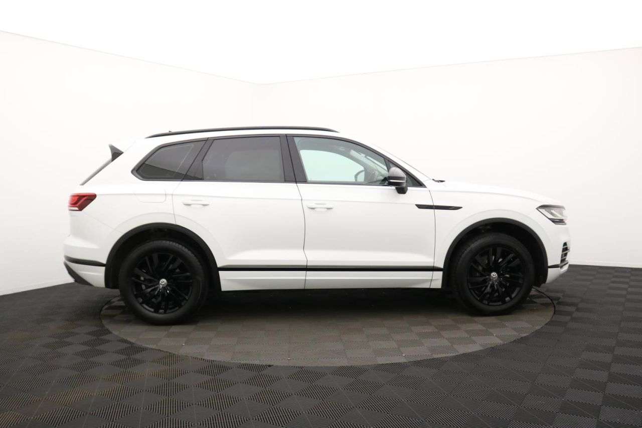 A 2019 VOLKSWAGEN TOUAREG 3.0 TDI V6 SEL SUV 5dr Diesel Tiptronic 4Motion Euro 6 (s/s) (286 ps) Award A 2019 VOLKSWAGEN TOUAREG 3.0 TDI V6 SEL SUV 5dr Diesel Tiptronic 4Motion Euro 6 (s/s) (286 ps) Award