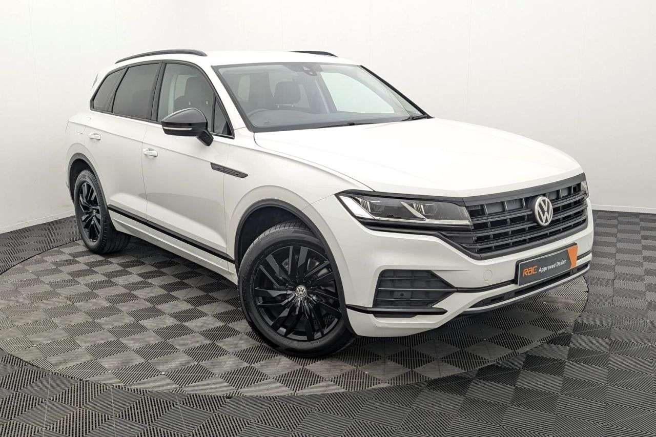 A 2019 VOLKSWAGEN TOUAREG 3.0 TDI V6 SEL SUV 5dr Diesel Tiptronic 4Motion Euro 6 (s/s) (286 ps) Award A 2019 VOLKSWAGEN TOUAREG 3.0 TDI V6 SEL SUV 5dr Diesel Tiptronic 4Motion Euro 6 (s/s) (286 ps) Award
