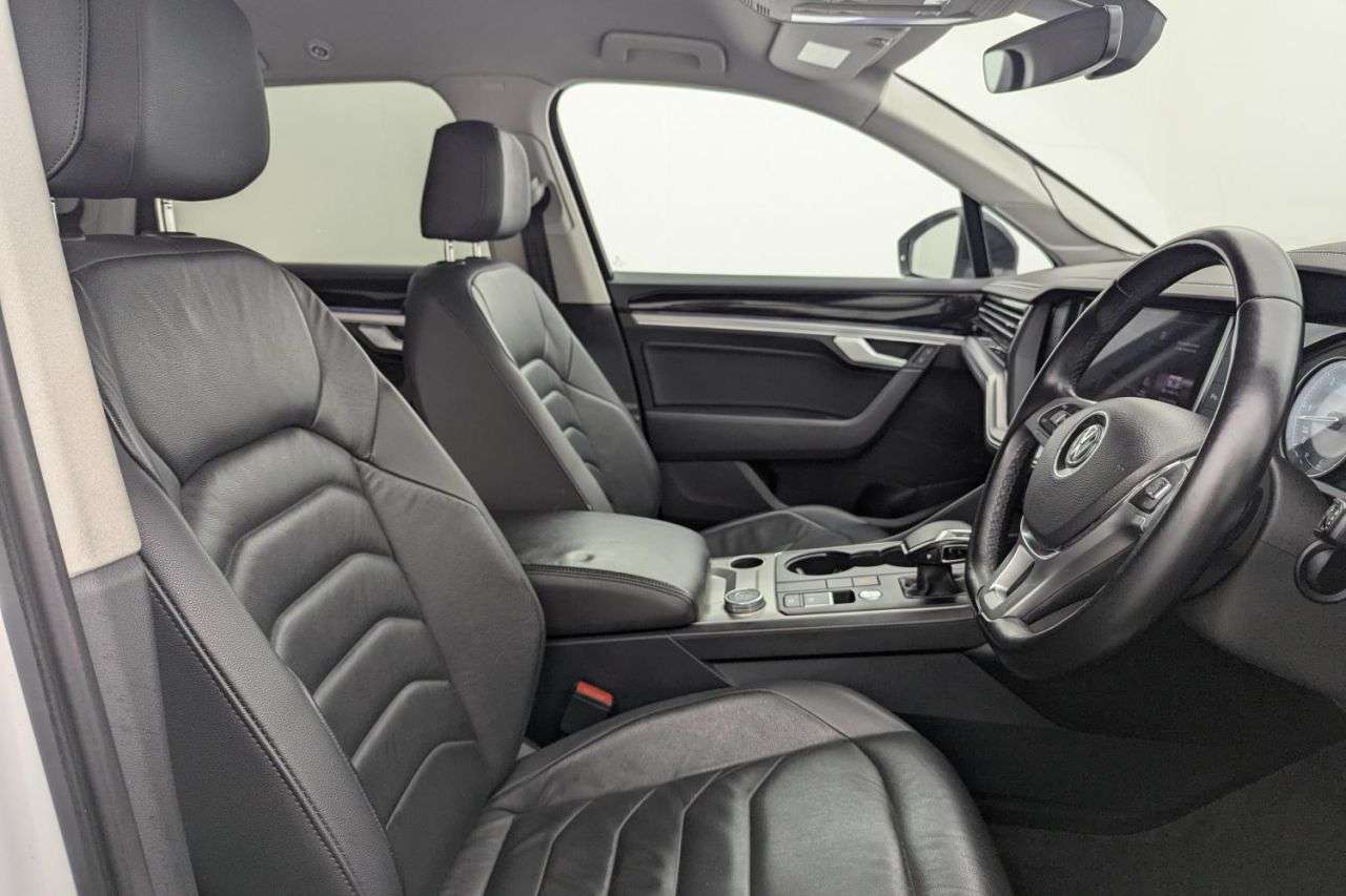 A 2019 VOLKSWAGEN TOUAREG 3.0 TDI V6 SEL SUV 5dr Diesel Tiptronic 4Motion Euro 6 (s/s) (286 ps) Award A 2019 VOLKSWAGEN TOUAREG 3.0 TDI V6 SEL SUV 5dr Diesel Tiptronic 4Motion Euro 6 (s/s) (286 ps) Award