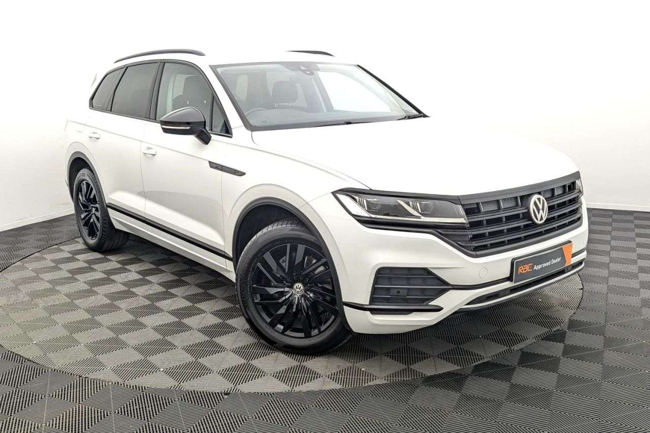 A 2019 VOLKSWAGEN TOUAREG 3.0 TDI V6 SEL SUV 5dr Diesel Tiptronic 4Motion Euro 6 (s/s) (286 ps) Award A 2019 VOLKSWAGEN TOUAREG 3.0 TDI V6 SEL SUV 5dr Diesel Tiptronic 4Motion Euro 6 (s/s) (286 ps) Award