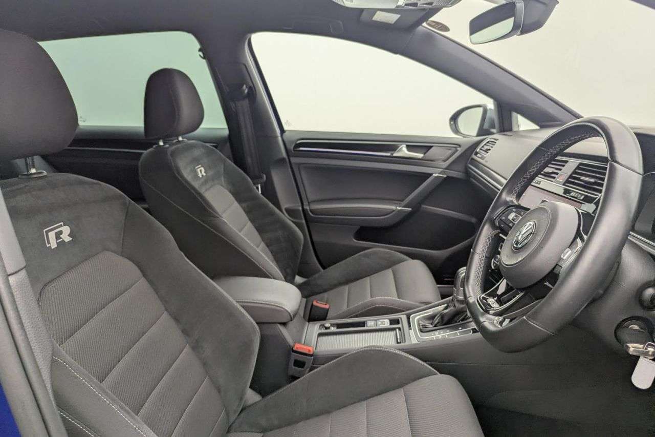 A 2018 VOLKSWAGEN GOLF 2.0 TSI R Hatchback 5dr Petrol DSG 4Motion Euro 6 (s/s) (310 ps) Award Winn A 2018 VOLKSWAGEN GOLF 2.0 TSI R Hatchback 5dr Petrol DSG 4Motion Euro 6 (s/s) (310 ps) Award Winn